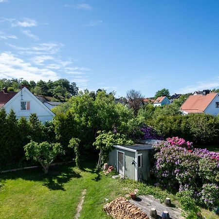 White & Bright Room In A Shared Apartment Gothenburg Exterior photo