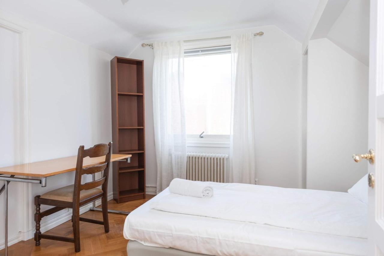 White & Bright Room In A Shared Apartment Gothenburg Exterior photo